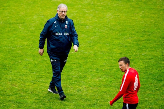 Lars Lagerbäck, head coach of Norway, looks toward Martin