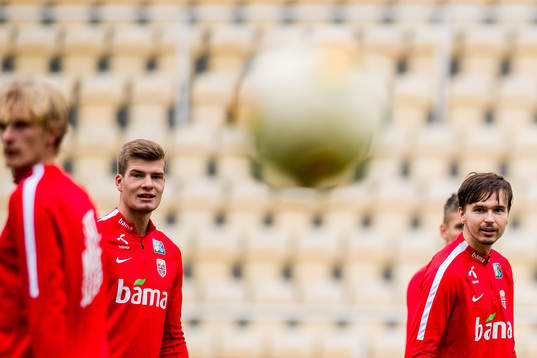 Alexander Sørloth and Ole Kristian Selnæs of Norway