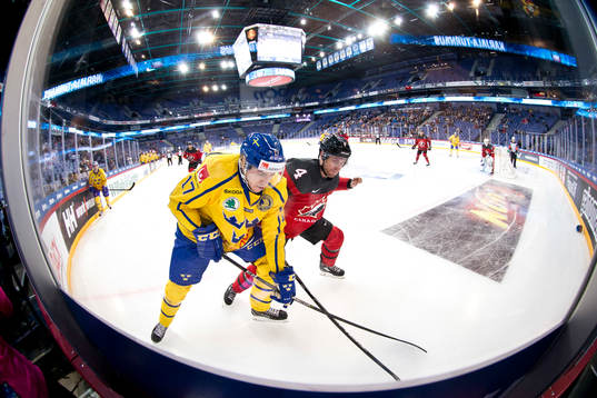 Pär Lindholm #17, Sweden and Charles Genoway #4, Canada