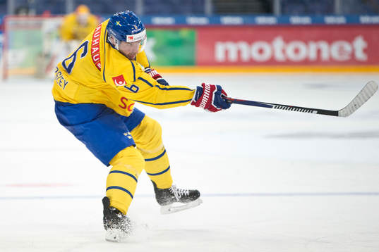 Patrik Hersley #6, Sweden passes the 0-1-goal made by Pär