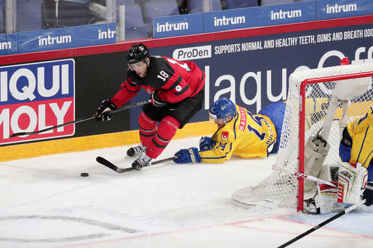 Linden Vey #18, Canada and Marcus Högström #14, Sweden