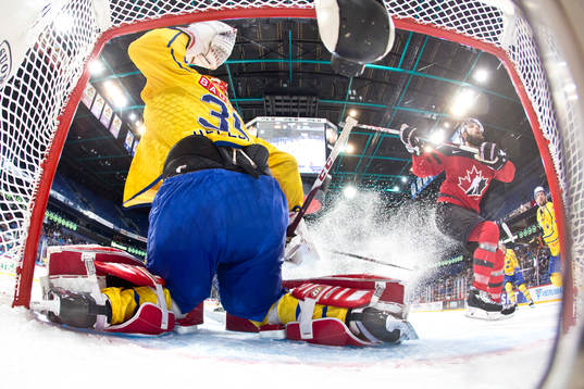 Magnus Helleberg #35, Sweden and unknown canadien