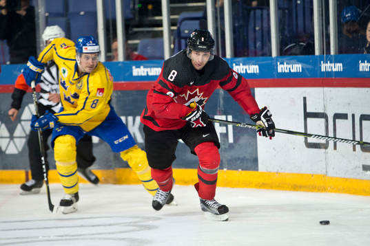 Johan Fransson #8, Sweden and Wojtek Wolski #8, Canada