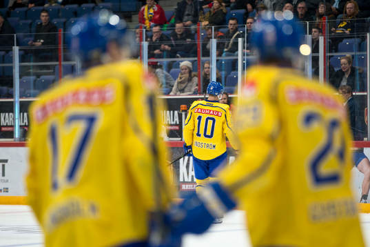 Joakim Lindström #10, Sweden get penalty for delaying the
