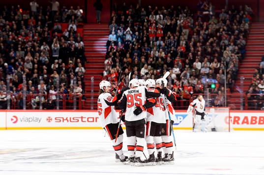 Ottawas Erik Karlsson jublar med sina lagkamrater