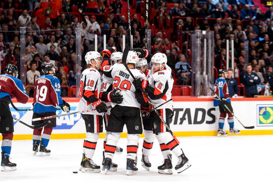 Ottawas Johnny Oduya jublar med lagkamrater