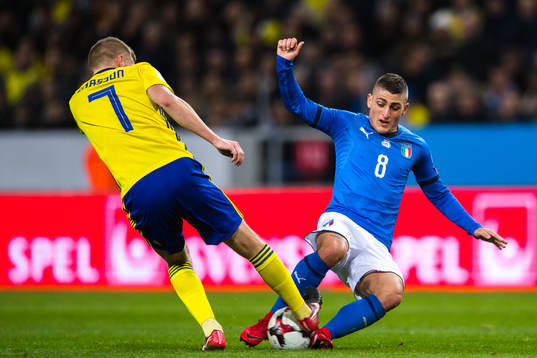 Sveriges Sebastian Larsson och Italiens Marco Verratti