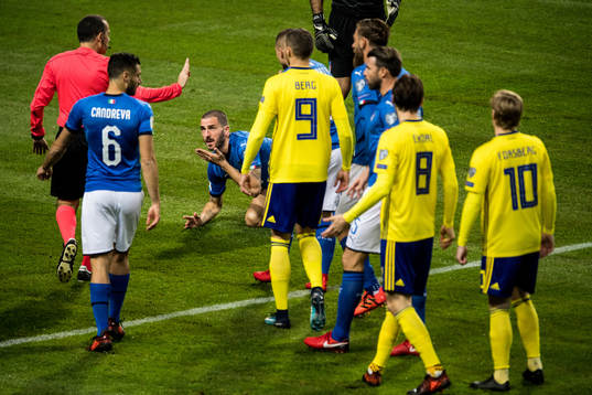 Italiens Leonardo Bonucci får ont