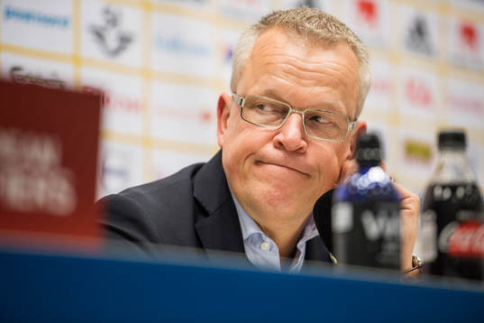 Sveriges förbundskapten Janne Andersson  deltar i en