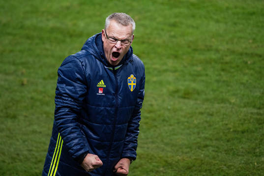 Sveriges förbundskapten Janne Andersson jublar