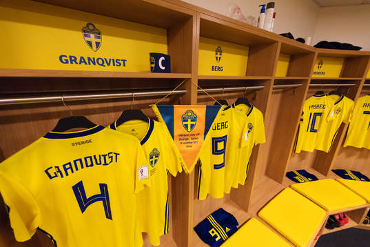 Matchtröjor för Andreas Granqvist, Marcus Berg och Emil