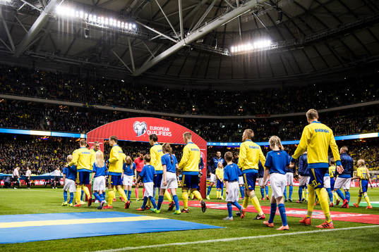 Sveriges spelare gör entré