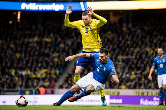 Sveriges Marcus Berg och Italiens Antonio Candreva
