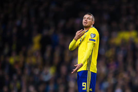 Sveriges Marcus Berg gestikulerar