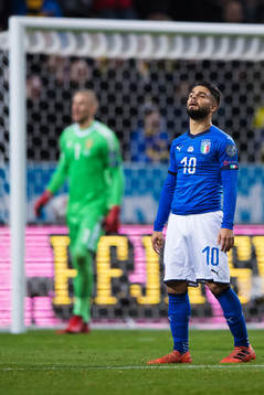 Italiens Lorenzo Insigne deppar