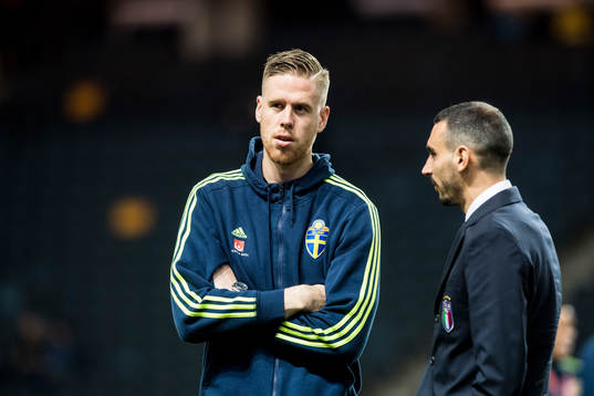 Sveriges Pontus Jansson är ute och känner på planen