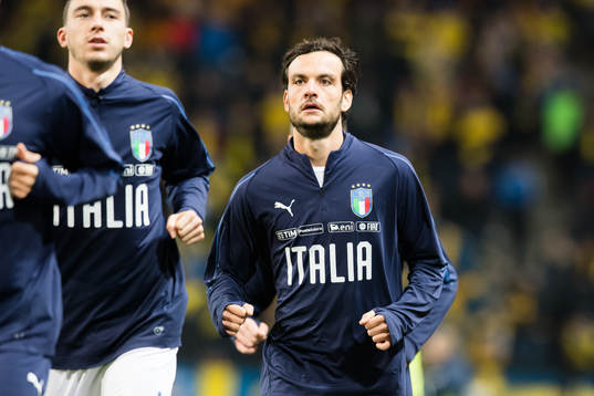Italiens Marco Parolo värmer upp före  fotbollsmatchen i