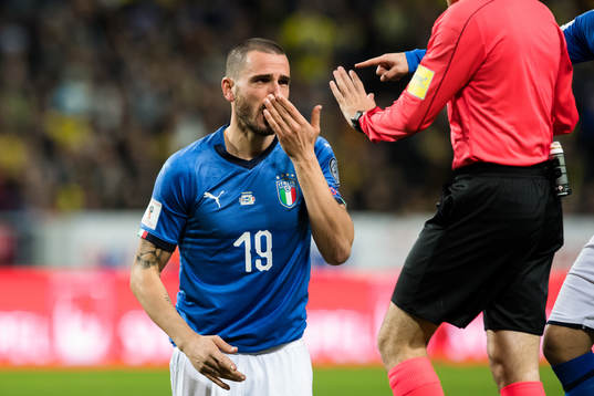 Italiens Leonardo Bonucci har ont