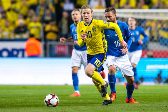 Sveriges Emil Forsberg och Italiens Daniele De Rossi