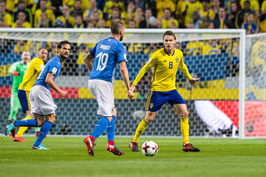 Sveriges Albin Ekdal och Italiens Leonardo Bonucci