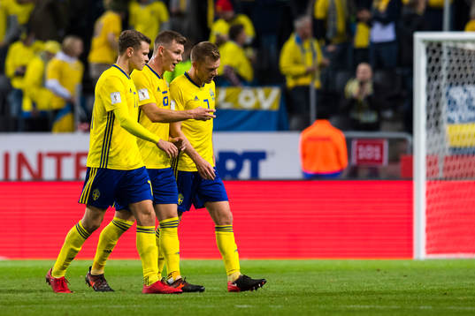 Sveriges Emil Krafth , Viktor Claesson och Sebastian