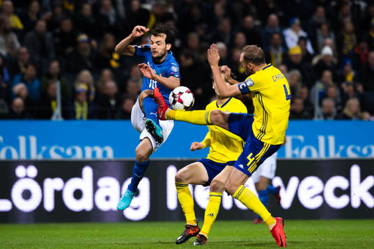Italiens Marco Parolo och Sveriges Andreas Granqvist