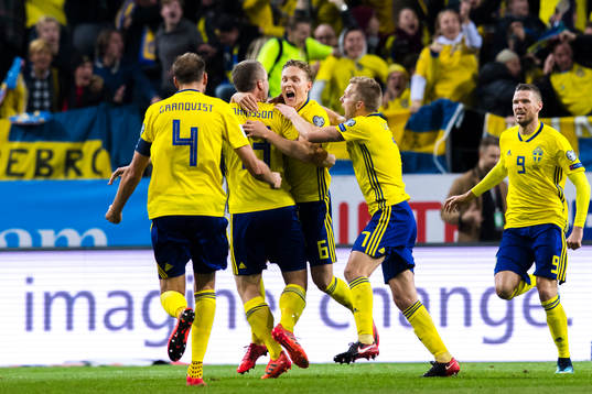 Sveriges spelare jublar