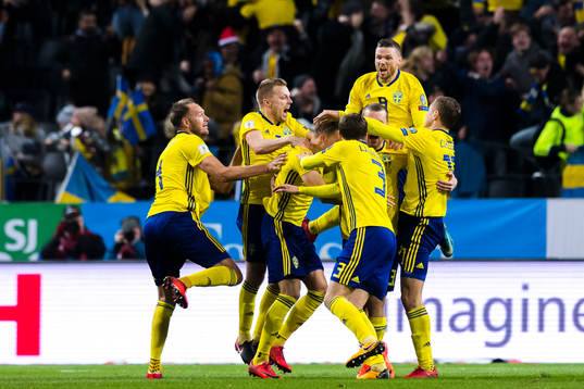 Sveriges spelare jublar