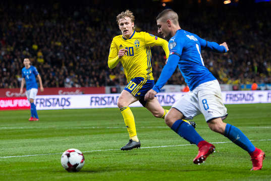 Sveriges Emil Forsberg och Italiens Marco Verratti