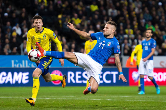 Sveriges Victor Nilsson Lindelöf och Italiens Ciro Immobile