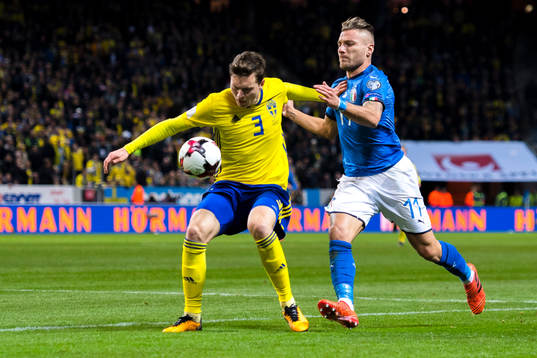 Sveriges Victor Nilsson Lindelöf och Italiens Ciro Immobile