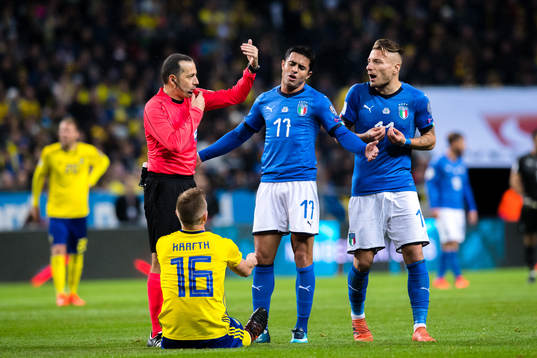 Italiens Ciro Immobile och Sveriges Emil Krafth