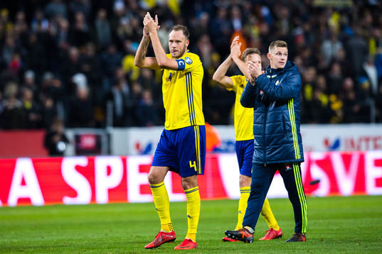 Sveriges Andreas Granqvist tackar publiken