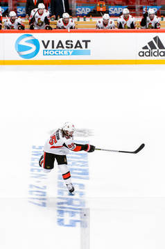 Ottawas Erik Karlsson avlossar ett skott