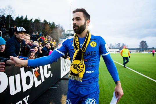 Frejs målvakt Marko Atanackovic tackar supportrar na
