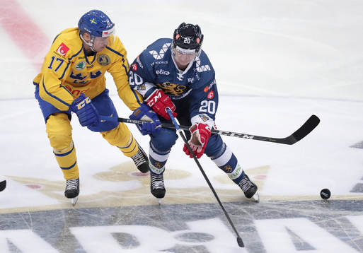 Pär Lindholm #17, Sweden and Eeli Tolvanen #20, Finland