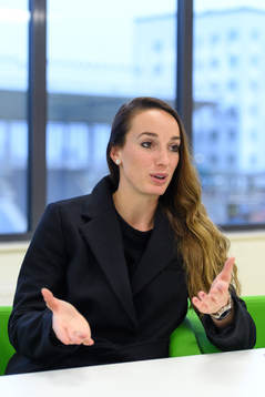 Linköpings Kosovare Asllani blir intervjuad
