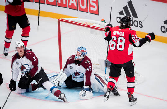 Ottawas Mike Hoffman jublar