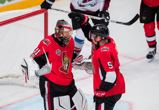 Ottawas målvakt Craig Anderson och Cody Ceci jublar 3-4