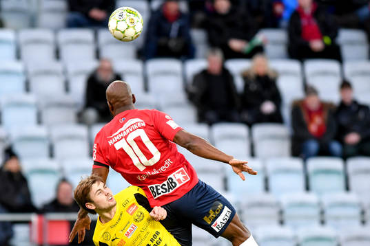 Mjällbys Axel Noren och Örgrytes Hakeem Araba