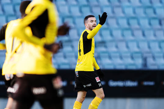 Mjällbys Granit Stagova gestikulerar