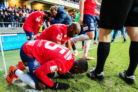 Örgrytes Mohamed Said Adan och Hakeem Araba (målskytt)