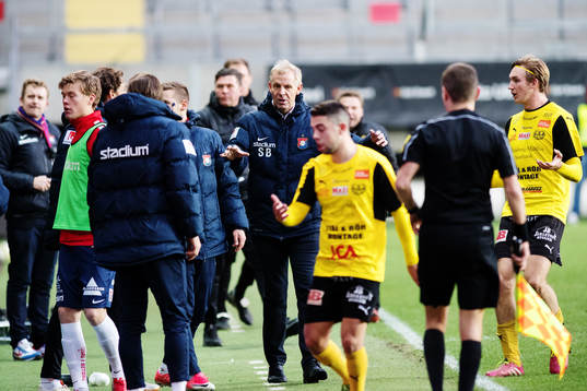 Tumult runt Örgrytes avbytarbänk i samband med