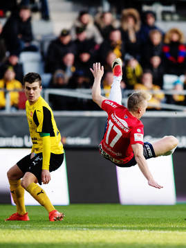 Örgrytes Emil Skogh i luften