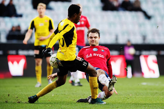 Mjällbys Gabriel Frimpong och Örgrytes Hannes Sahlin