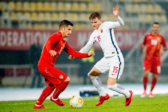 Enis Bardi of Macedonia and Martin Ødegaard of Norway