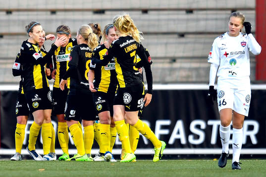 Hammarbys Kajsa Sund jublar med lagkamrater