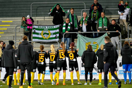 Hammarbys spelare jublar