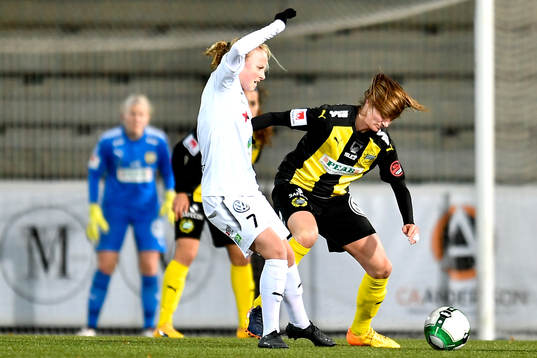 Rosengårds Ebba Wieder och Hammarbys Madeleine Tegström