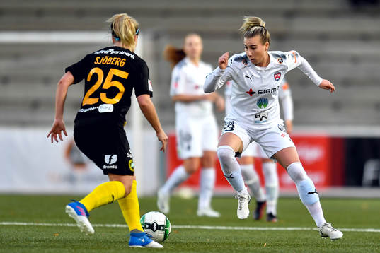 Hammarbys Frida Sjöberg och Rosengårds Jenna Hellstrom